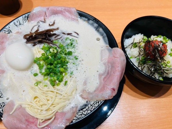 「味玉チャーシューと博多明太丼」@博多一幸舎 福岡空港国内ターミナル店の写真