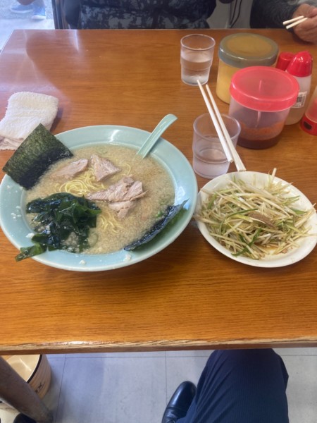 「醤油ラーメン400円背脂多め　ネギ和え200円」@ラーメンショップ 板沢店の写真