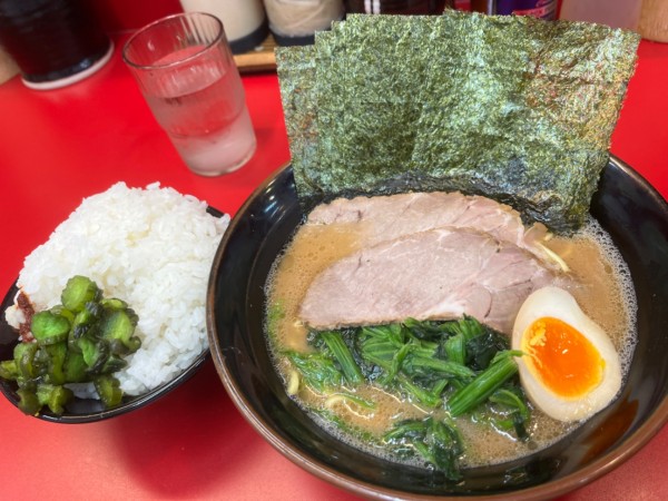 「特選ラーメン」@横浜ラーメン 山本家の写真