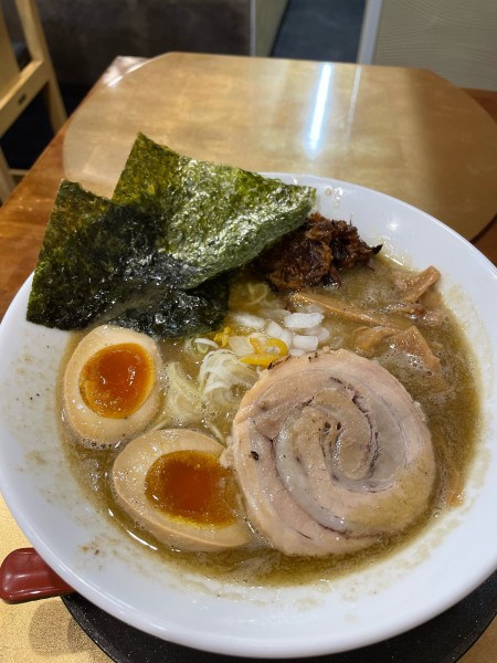 「特製濃厚煮干しそば」@麺屋 音 南越谷店の写真