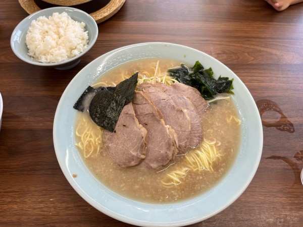 「ネギチャーシューメン大盛り➕半ライス」@ラーメンショップ 東大竹店の写真