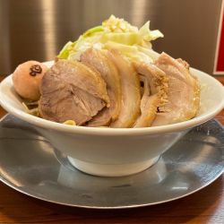 豚乗せラーメン（ちぢれ・ヤサイ多め）¥1,200