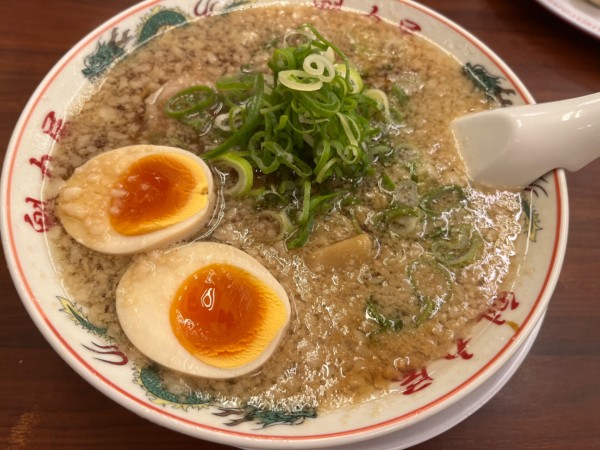 「京都背脂特製醤油味玉ラーメン&唐揚げ定食」@魁力屋 センター南店の写真