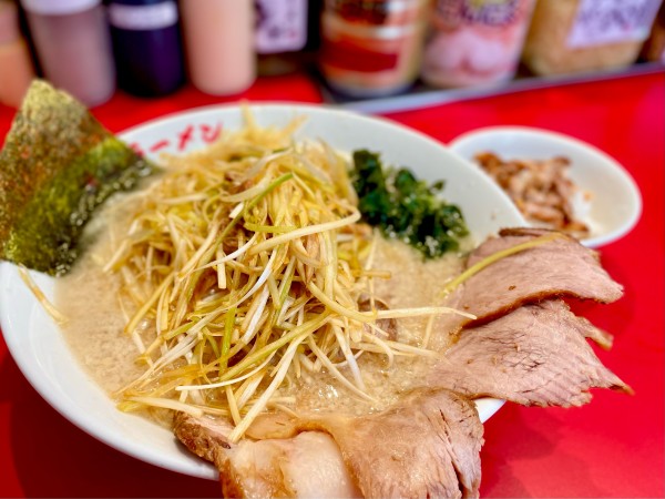 「ネギコテチャーシューラーメン(5枚)/麺大盛り/チャ飯」@柏ネギラーメン 柏本店の写真