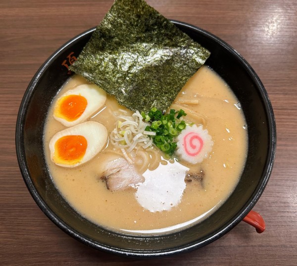 「頂ラーメン+味玉」@麺屋 頂の写真
