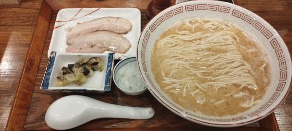 「鮭(950円）」@炭火焼濃厚中華そば 大覇道の写真