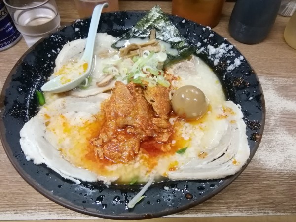 「ダブル（ホルモン&チャーシュー)：1200円」@屋台ラーメンとんこつ貴生の写真
