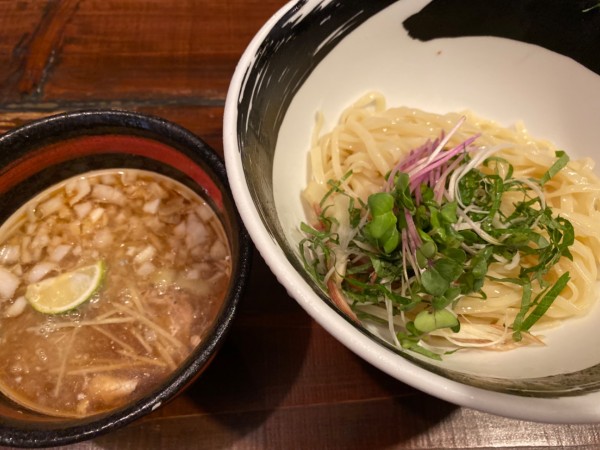 「【限定】サバ塩煮とイワシ子羽煮干し出汁の冷つけ麺　９８０円」@麺場 ハマトラの写真