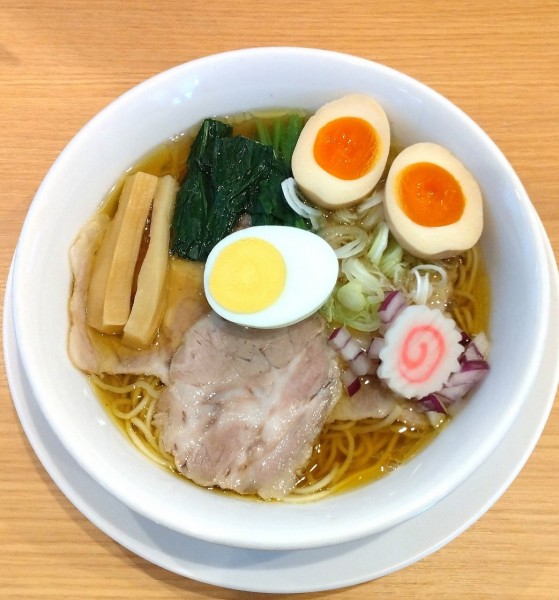 「中華そば 840円＋味付半熟玉子 120円＋肉 220円」@麺屋すずきの写真