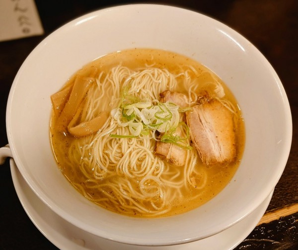 「しおらーめん」@ラーメン専門店 なるとやの写真