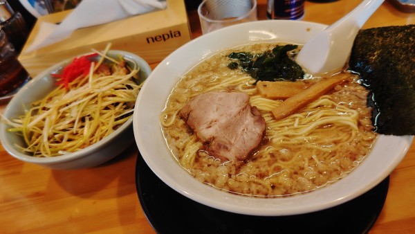 「背脂ラーメン７４０円＆ネギ丼２９０円」@ラーメンショップ椿 玉川店の写真