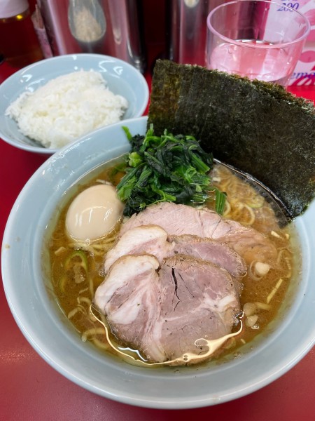 「特上ラーメン＋ライス」@横浜ラーメン 武蔵家 大宮店の写真