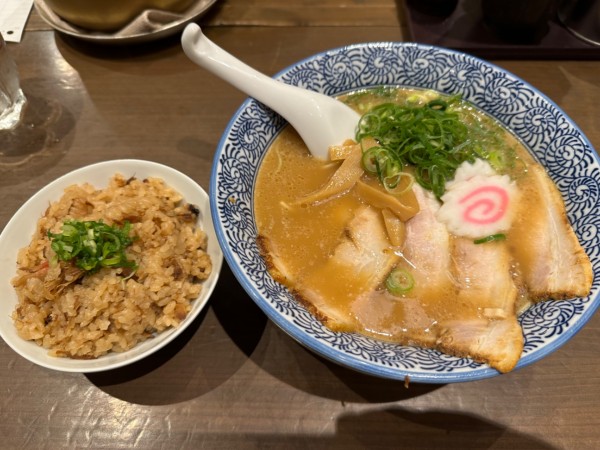 「特製中華そば、炊き込みご飯」@丸美商店の写真