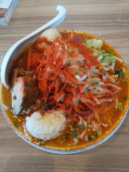 「辛い煮たまご野菜らーめん」@岐阜とん太 土岐店の写真