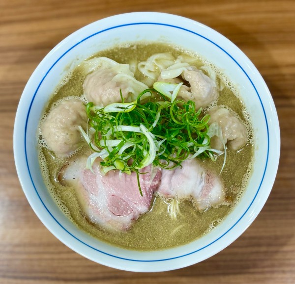 「ワンタン中華そば、麺大盛り、味付き替え玉」@中華そば 西川の写真