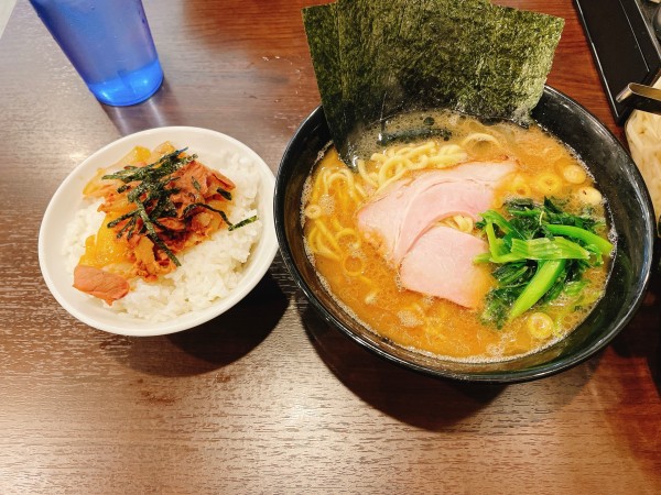 「ラーメン並＋賄い飯」@杉田家 千葉駅前店の写真