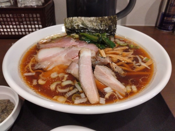 「三つ由の中華そば（醤油）＋にぼしペースト」@三つ由の写真