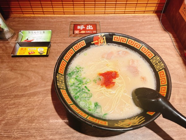 「ラーメン+替え玉+抹茶杏仁豆腐」@一蘭 アトレ上野 山下口店の写真