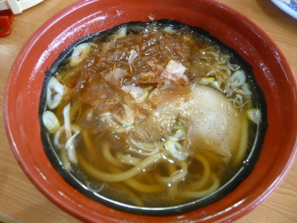 「7種の魚介　追いかつお醤油らーめん」@くら寿司 立川店の写真