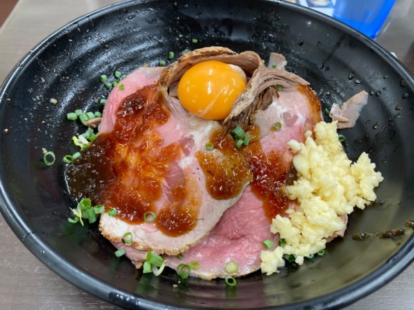 「ローストビーフ麺」@ラーメン 富次郎 笠間友部店の写真
