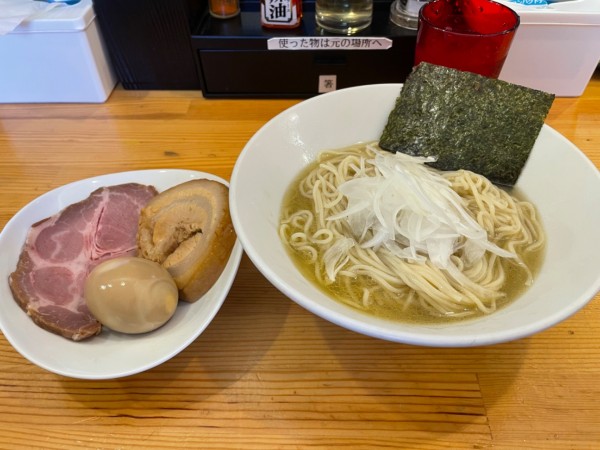 「【限定】冷やしらーめん 塩＋特製トッピング」@煮干らーめん 川むらの写真