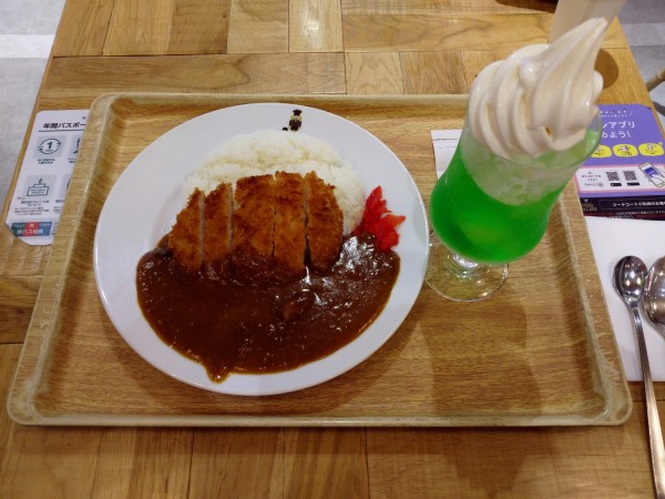 「ピノキオ特製 旨辛カツカレー（770円）」@グリル＆パフェ ピノキオ 川崎ルフロン店の写真