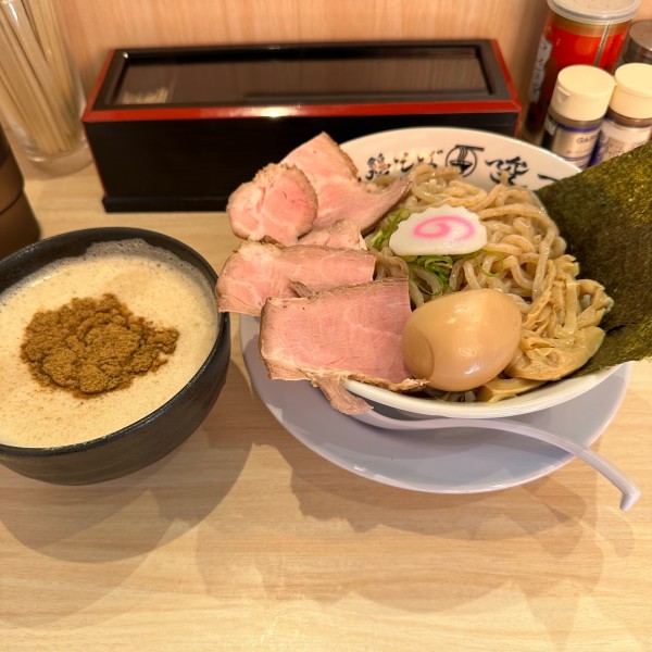 「あごだし鶏白湯つけ麺全部のせ」@鶏そば 唆る 堀田本店の写真