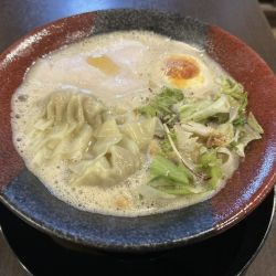 鶏白湯 塩ラーメンワンタン入り 焼餃子セット１３００円