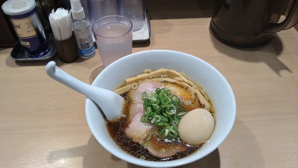 「特製醤油ラーメン」@らぁ麺まる鈴 本厚木店の写真