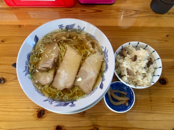 「支那そば830円＋チャーシューの炊き込みご飯120円」@支那そば専門店 へいきち 東金店の写真