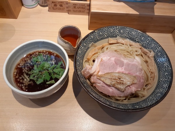 「生のどくろつけめん、大盛」@鴨と蟹 中華そば 燈 登戸店の写真