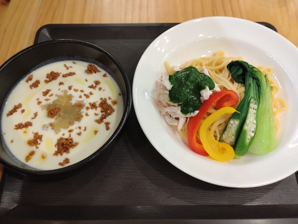 「（６～８月木曜・１０食限定）ヴィシソワーズつけ麺　１２００円」@Cafe ENLARGEの写真