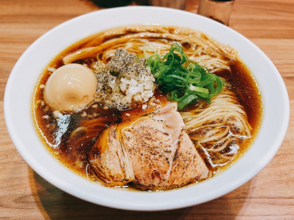 「冷やしブラックらーめん」@らーめん にじいろの写真