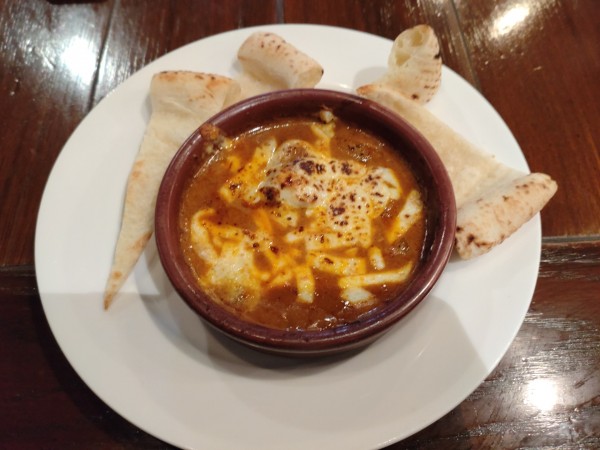 「スパイスチキンカレーとピッツァ生地　８８０円」@Tameals otemachiの写真