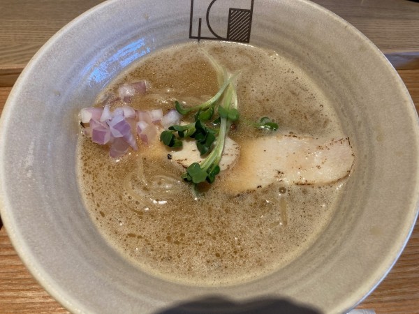 「醤油焦がし鶏白湯 980円」@鶏soba Luca Lifeの写真