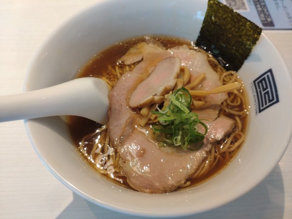 「淡麗醤油らーめん950円」@淡麗拉麺 己巳の写真