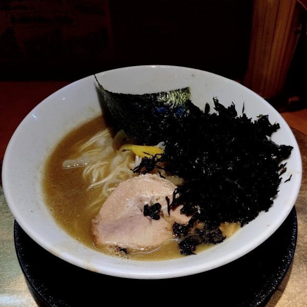 「濃厚煮干しそば(しょう油)＋岩のり」@麺屋 音の写真