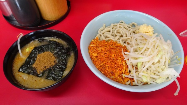 「つけめん（950円）＋辛あげねぎ（100円）ニンニクアブラ」@ラーメン二郎 新宿歌舞伎町店の写真