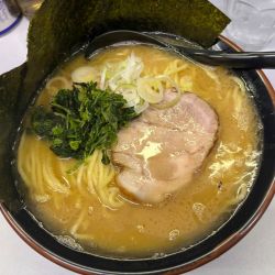 ラーメン(中)900円