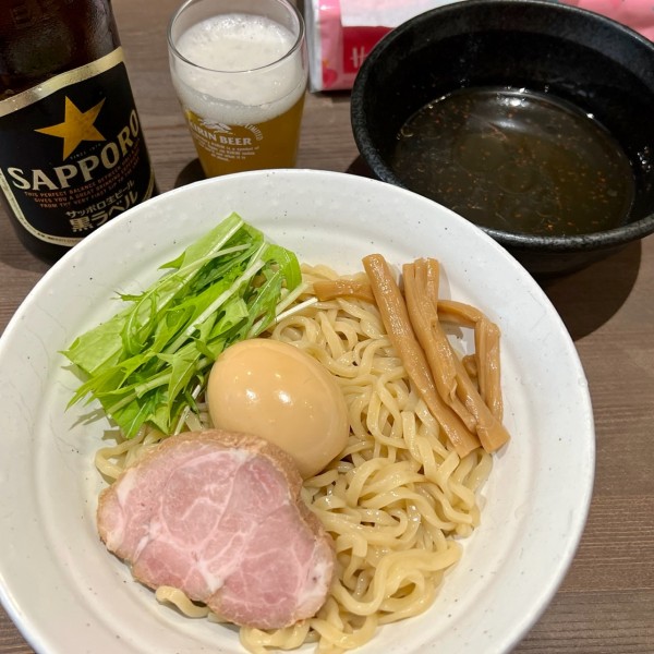 「【夏季限定】冷やしつけ麺(塩)+サッポロ黒ラベル(中瓶)」@麺や ひろせの写真
