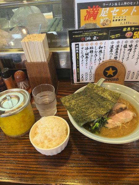 「家系ラーメン並硬め濃いめ、ライス」@酒麺処 柿や 新産店の写真