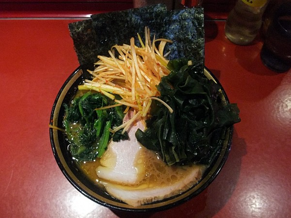 「ラーメン 燻製チャーシュー2枚 白髪ネギ ワカメ」@厚木家の写真