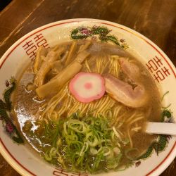 紀州醤油豚骨中華そば　950円