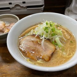 白醤油豚骨らーめん + 肉めしセット