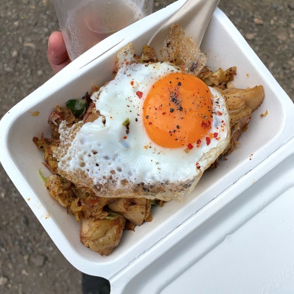 「チキン＆ポークコットゥ＋目玉焼き（NAWOD CURRY）」@FUJI ROCK FESTIVAL'23の写真