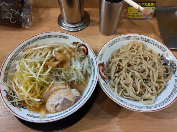 「小ラーメンつけ麺変更＋ネギ」@ラーメン豚山 恵比寿店の写真