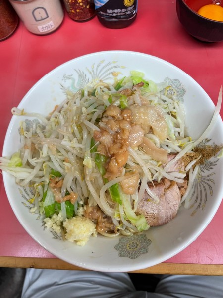 「汁なし+豚増し+生卵」@ラーメン二郎 環七一之江店の写真