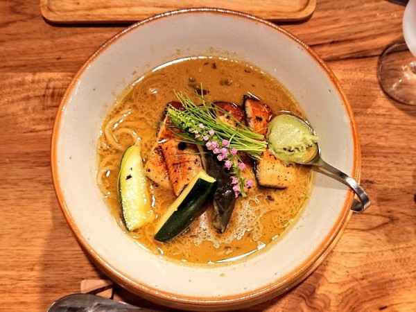 「四万十川産うなぎ白焼きらーめん スモーク仕立て」@海老丸らーめんの写真