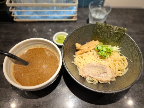 「つけ麺  900円(アンケート記入100円キャッシュバック)」@らーめん ともの写真