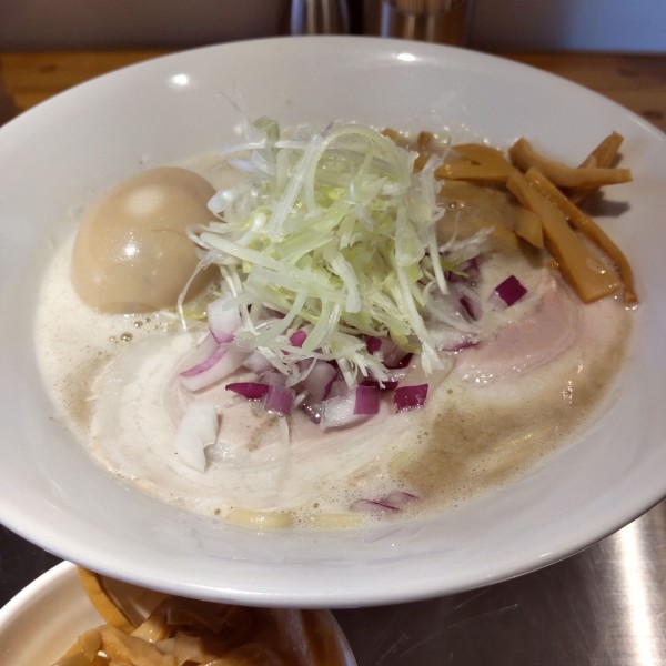 「鶏ぱいたん しお 味玉らーめん+メンマ(¥1,300)」@鶏之諺の写真